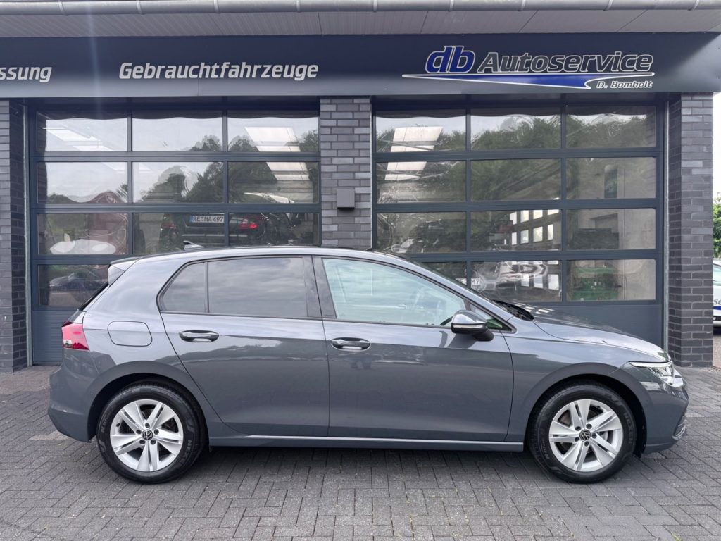 Volkswagen Golf VIII Lim. Life SHZ AHK Navi.