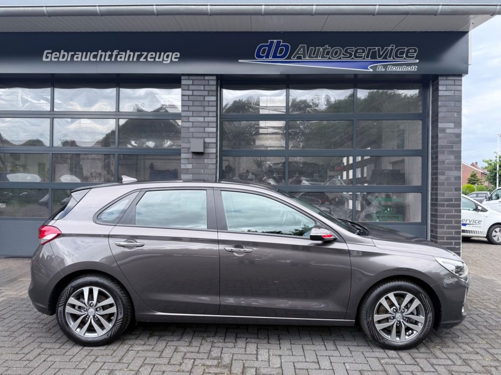Hyundai i30 Trend Automatik Navi. AHK SHZ