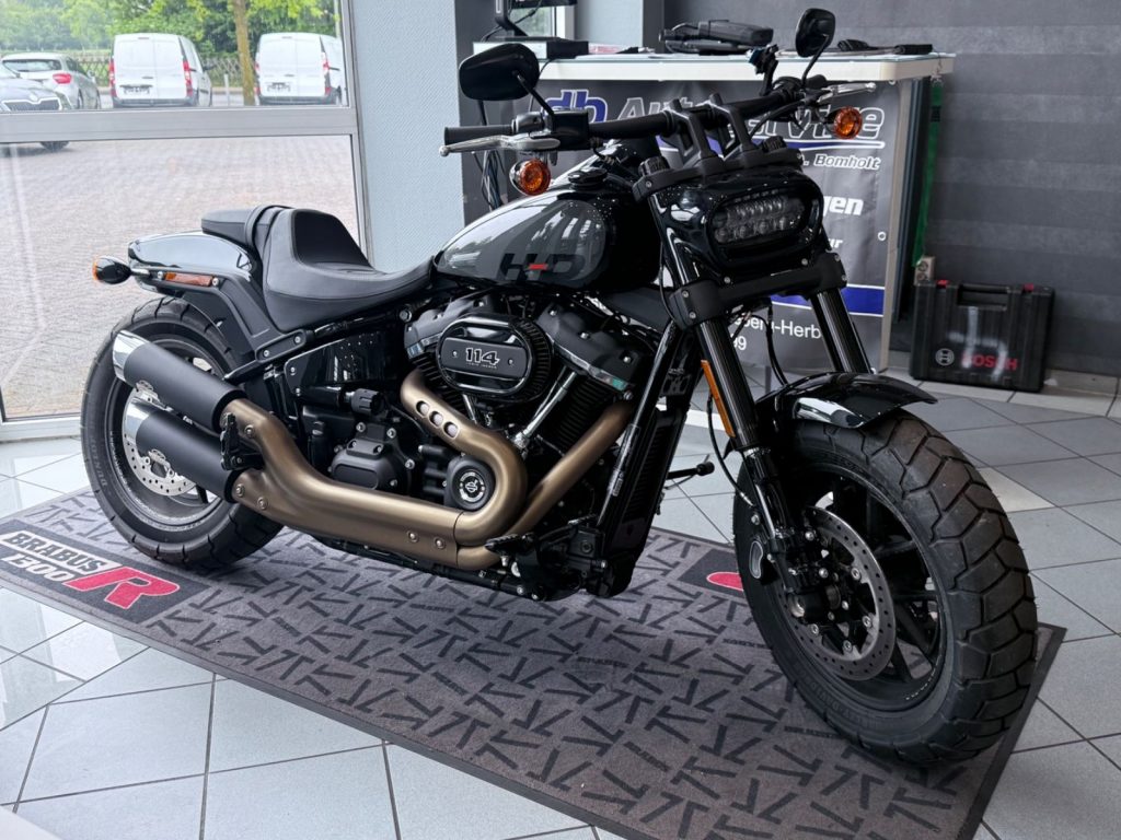 Harley-Davidson Fat Bob 114 Vivid Black Jekill Hyde